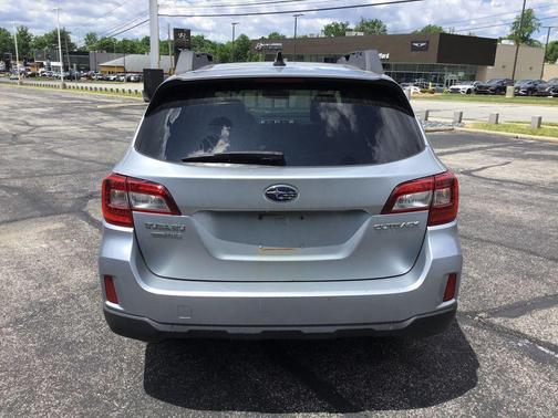 Ice Silver Metallic 2016 Subaru Outback 2.5i Limited