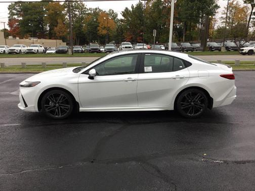Wind Chill Pearl 2026 Toyota Camry XSE