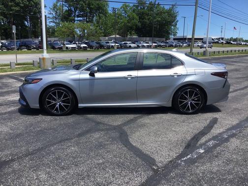 Celestial Silver Metallic 2024 Toyota Camry SE