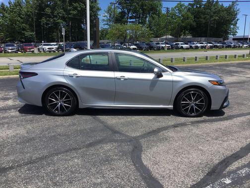 Celestial Silver Metallic 2024 Toyota Camry SE