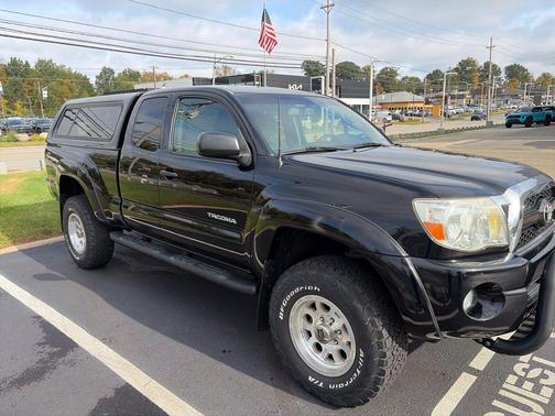 Black 2011 Toyota Tacoma Access Cab
