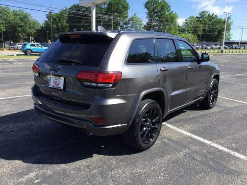 Granite Crystal Metallic Clearcoat 2019 Jeep Grand Cherokee Altitude