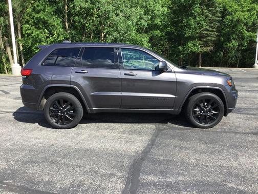 Granite Crystal Metallic Clearcoat 2019 Jeep Grand Cherokee Altitude