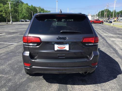 Granite Crystal Metallic Clearcoat 2019 Jeep Grand Cherokee Altitude