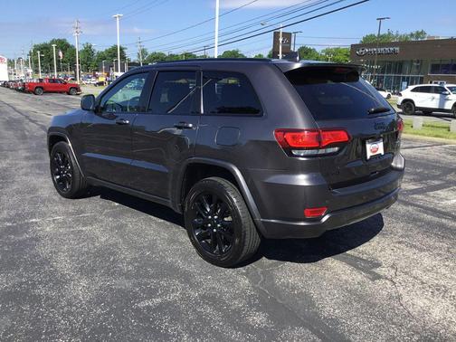 Granite Crystal Metallic Clearcoat 2019 Jeep Grand Cherokee Altitude