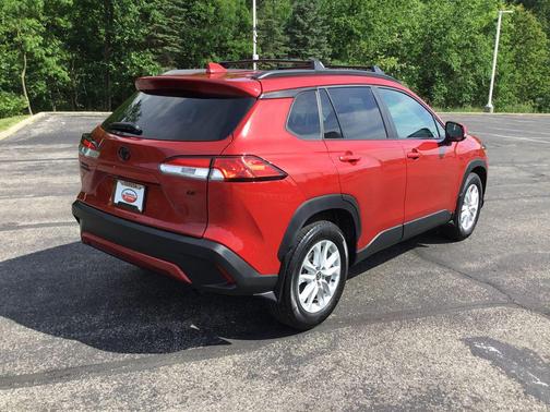 Barcelona Red Metallic 2022 Toyota Corolla Cross LE