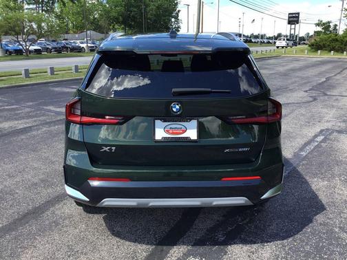 San Remo Green Metallic 2023 BMW X1 xDrive28i