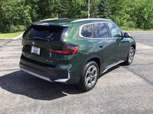 San Remo Green Metallic 2023 BMW X1 xDrive28i