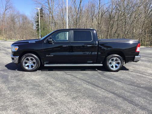 Diamond Black Crystal Pearlcoat 2019 RAM 1500 Big Horn