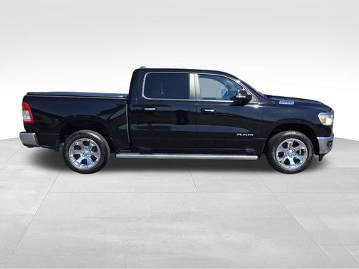 Diamond Black Crystal Pearlcoat 2019 RAM 1500 Big Horn
