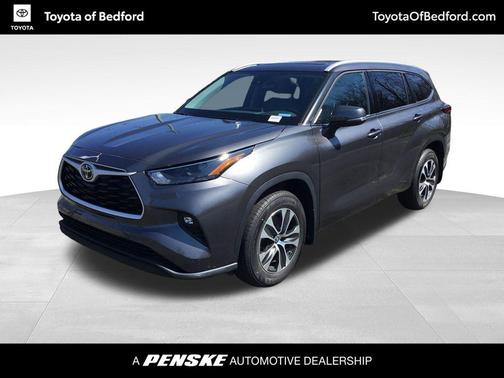 Magnetic Gray Metallic 2022 Toyota Highlander XLE
