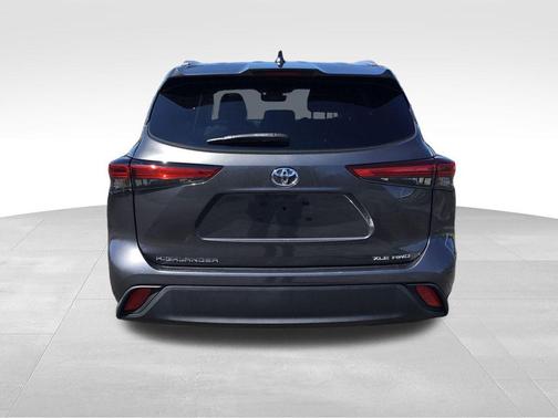 Magnetic Gray Metallic 2022 Toyota Highlander XLE
