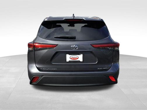Magnetic Gray Metallic 2022 Toyota Highlander XLE