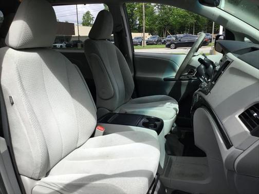 2014 Toyota Sienna LE