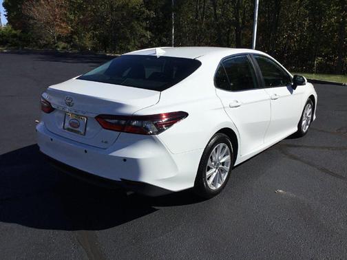 Ice Cap 2024 Toyota Camry LE