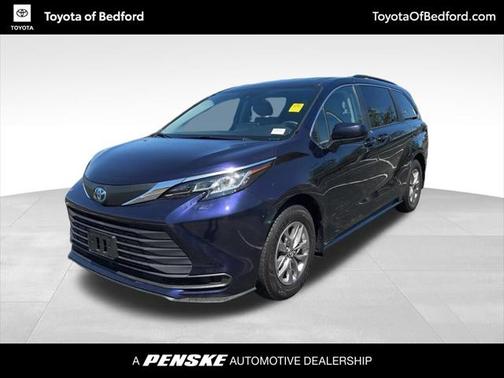2023 Toyota Sienna LE