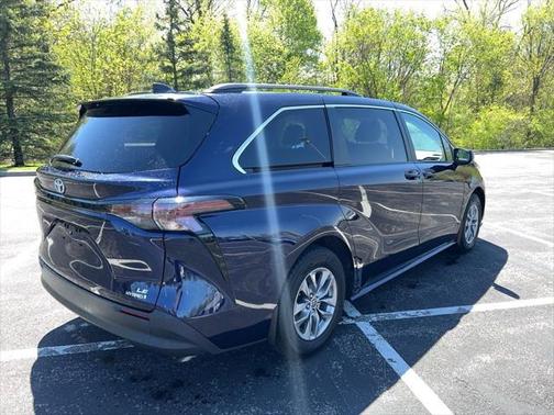 2023 Toyota Sienna LE