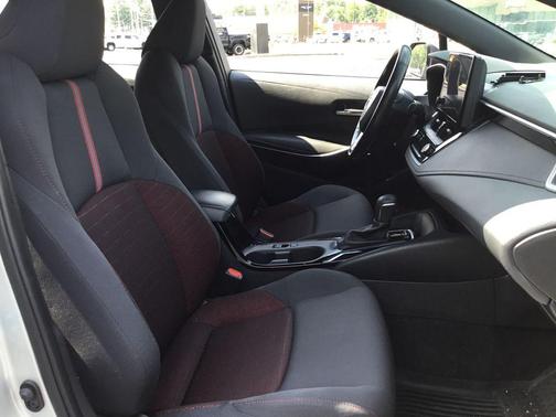 Classic Silver Metallic 2023 Toyota Corolla SE
