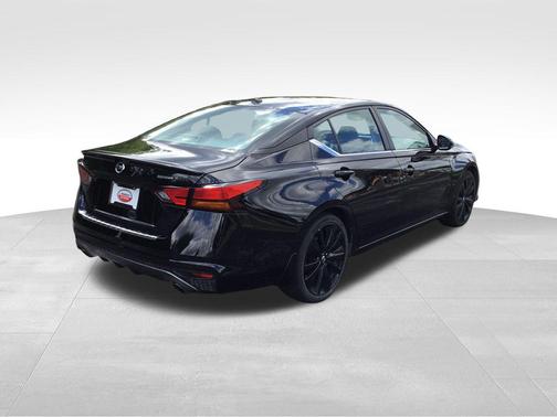 2022 Nissan Altima SR FWD