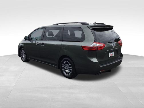 2018 Toyota Sienna XLE