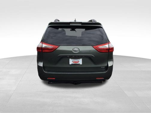 2018 Toyota Sienna XLE