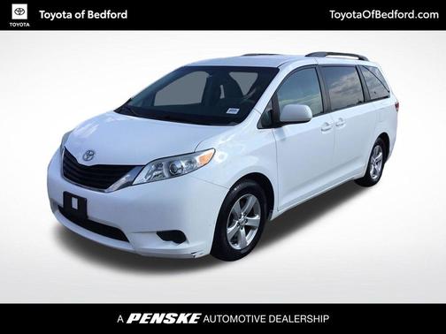 Super White 2013 Toyota Sienna LE