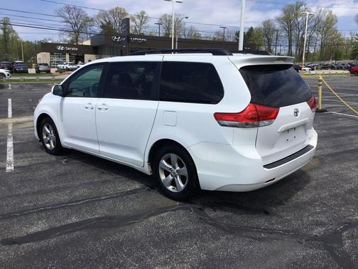 Super White 2013 Toyota Sienna LE