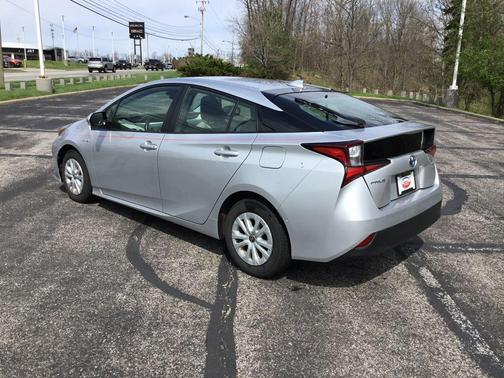 Classic Silver Metallic 2019 Toyota Prius LE