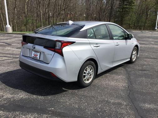 Classic Silver Metallic 2019 Toyota Prius LE