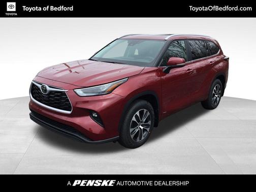 Ruby Flare Pearl 2026 Toyota Highlander Hybrid XLE