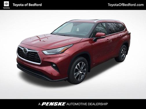 Ruby Flare Pearl 2026 Toyota Highlander Hybrid XLE