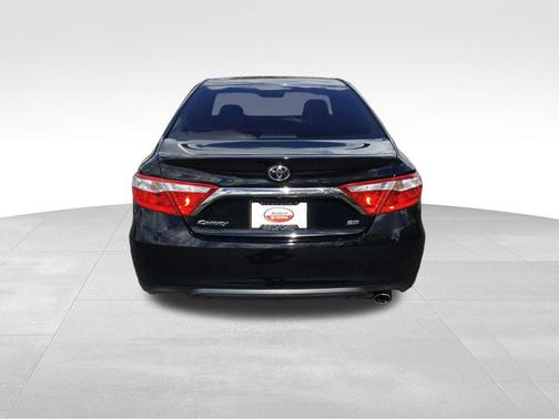 2016 Toyota Camry SE w/Special Edition Pkg