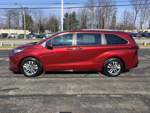 Ruby Flare Pearl 2026 Toyota Sienna Limited