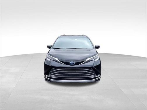 2025 Toyota Sienna Limited 7-Passenger