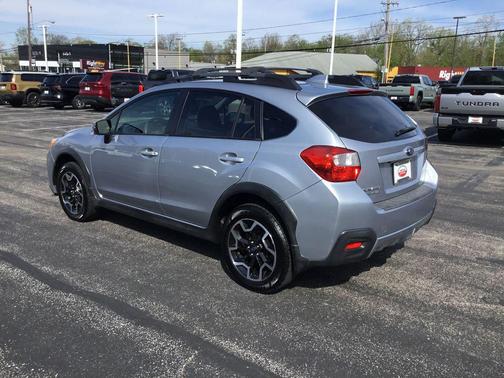Ice Silver Metallic 2016 Subaru Crosstrek 2.0i Limited