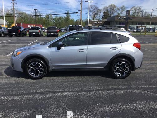 Ice Silver Metallic 2016 Subaru Crosstrek 2.0i Limited