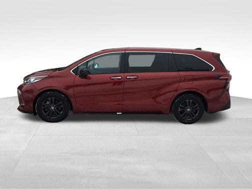 2024 Toyota Sienna XSE 7 Passenger