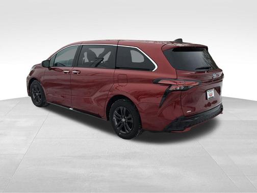 2024 Toyota Sienna XSE 7 Passenger