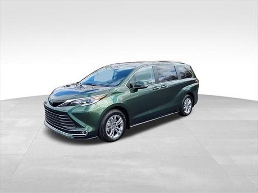 2023 Toyota Sienna Platinum 7 Passenger