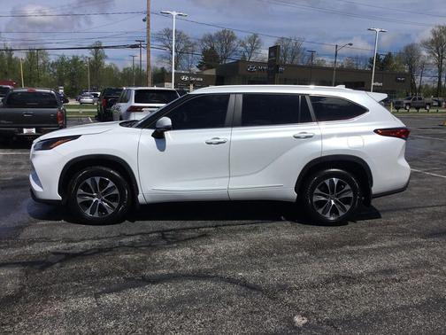 Wind Chill Pearl 2023 Toyota Highlander XLE