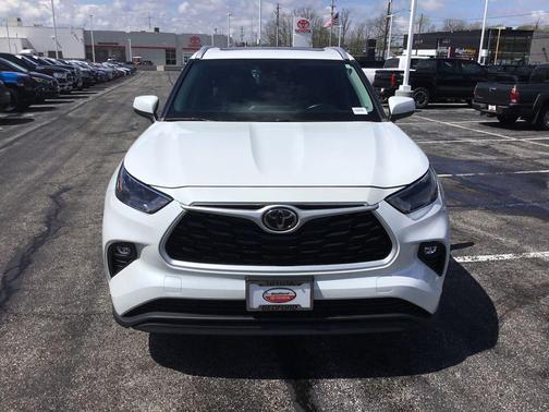 Wind Chill Pearl 2023 Toyota Highlander XLE