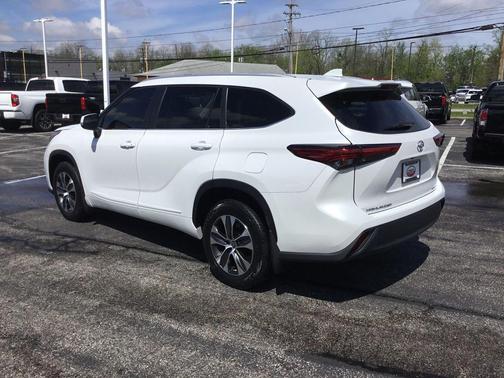 Wind Chill Pearl 2023 Toyota Highlander XLE