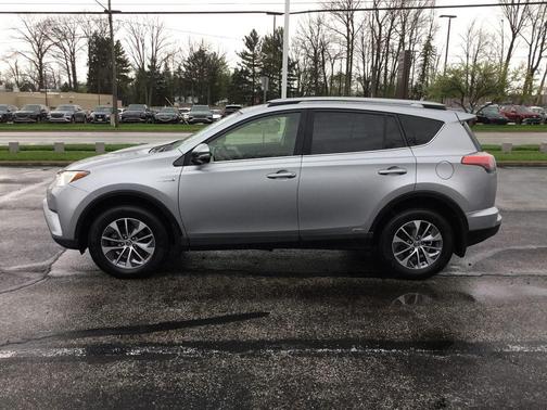 Silver Sky Metallic 2018 Toyota RAV4 Hybrid LE