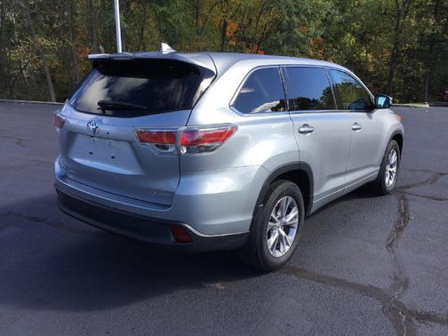 Silver Sky Metallic 2015 Toyota Highlander LE Plus