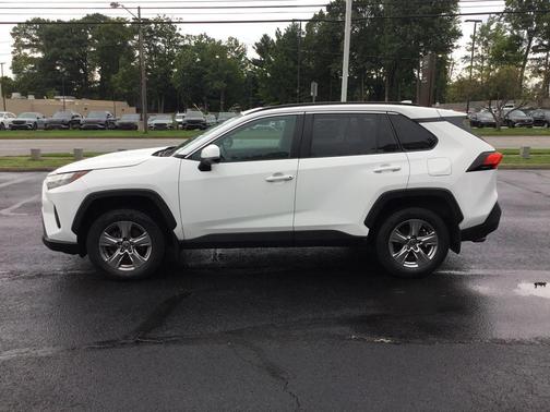 Ice Cap 2023 Toyota RAV4 XLE