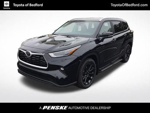 Midnight Black Metallic 2026 Toyota Highlander XLE