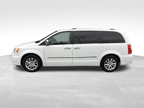 2016 Chrysler Town & Country Limited Platinum