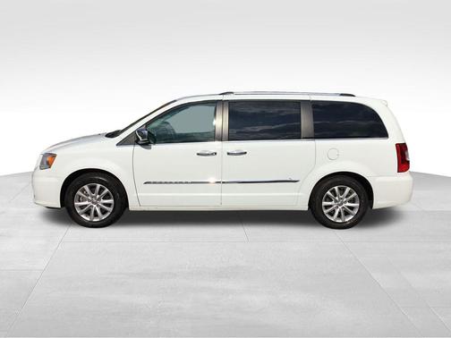2016 Chrysler Town & Country Limited Platinum
