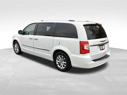 2016 Chrysler Town & Country Limited Platinum