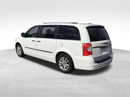 2016 Chrysler Town & Country Limited Platinum